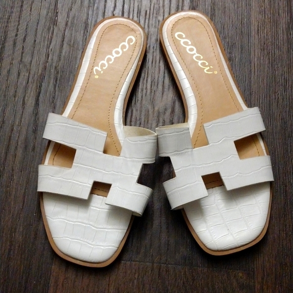 🌸 Ccocci H white sandals size 7.5 - Picture 1 of 3